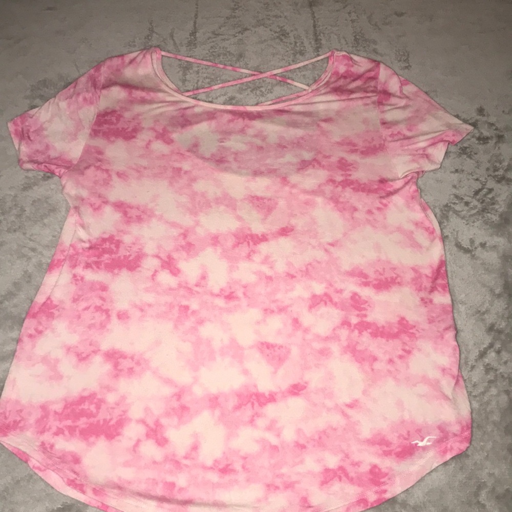 I’m selling this shirt from Hollister!!💙❄️